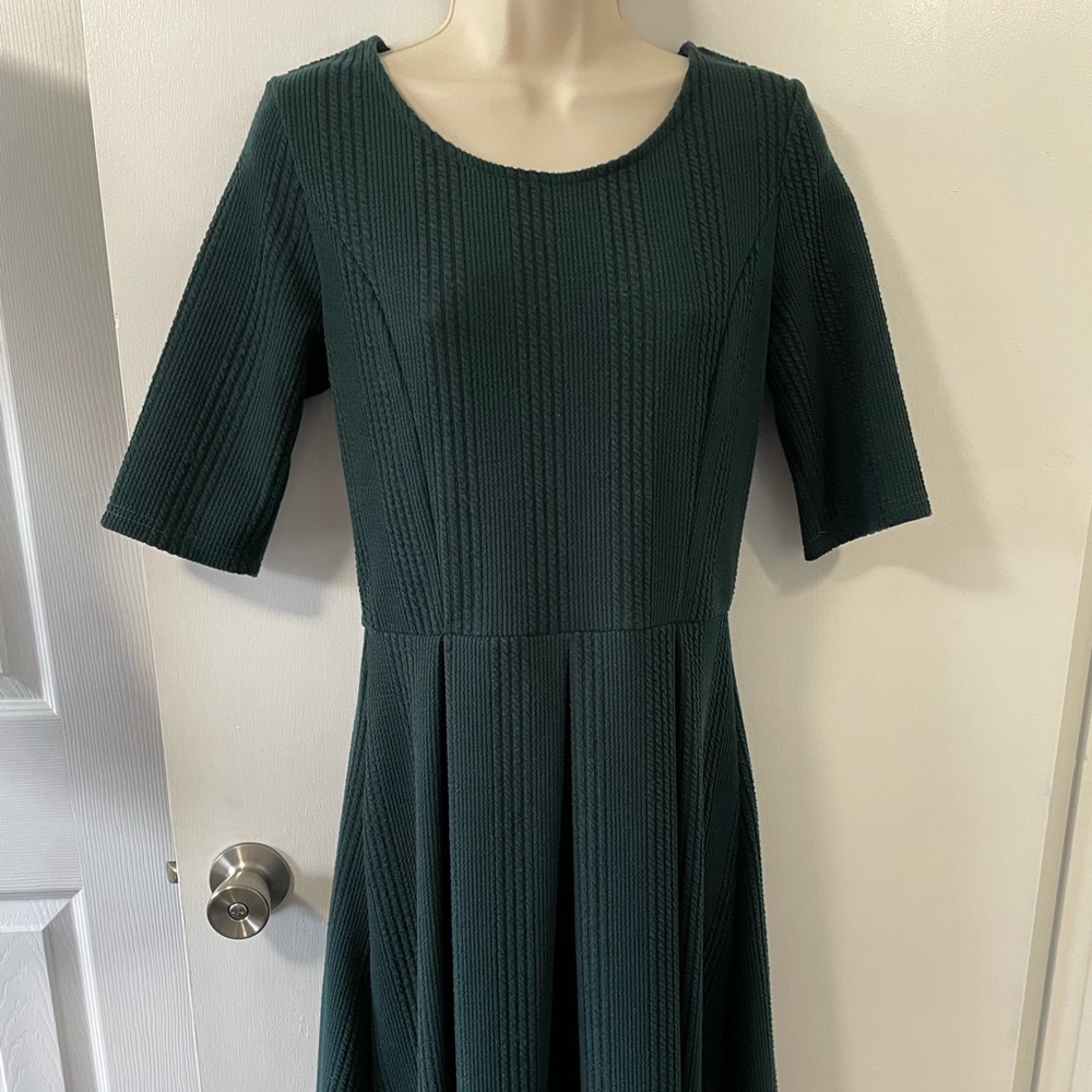 MIKAROSE TEXTURED SM PULLOVER DRESS PLEATS FRONT AND BACK GOOD WEIGHT DRK GREEN